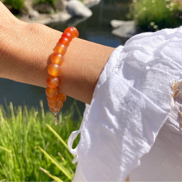 Matte Agate ♌️ Leo Zodiac Bracelet - Picture 3 of 10